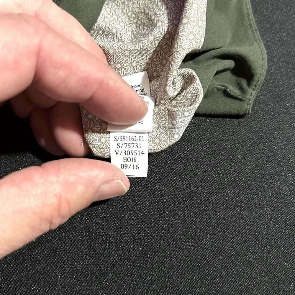 Athleta Waterproof Rain Runner Jacket Forest Green Size Large RN 54023 - Picture 12 of 12